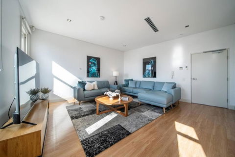 Aqua By The Sea - 1BR, Beachfront, Pool & Gym - Accommodation Redcliffe 4