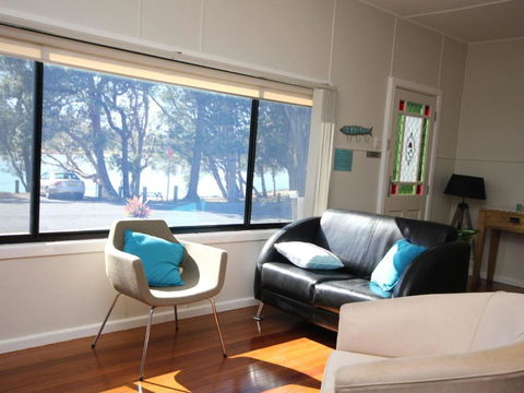 Aqua Cottage - Accommodation Redcliffe 2