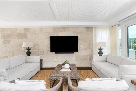 Aquarium 3 Bedroom - Accommodation Redcliffe 3