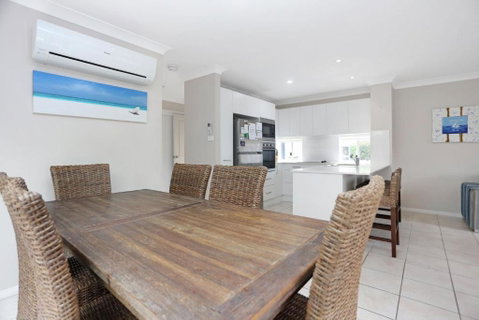 Aquarius Townhouse - Accommodation Redcliffe 3