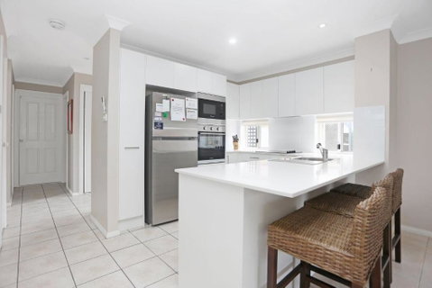 Aquarius Townhouse - Accommodation Redcliffe 2