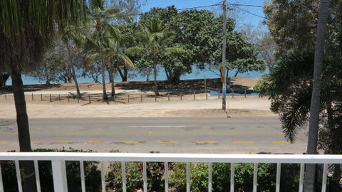 Arcadia Beach Unit 4 - Accommodation Redcliffe 0