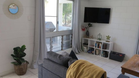 Arcadia Beach Unit 4 - Accommodation Redcliffe 2