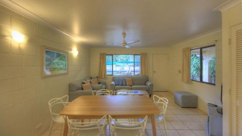 Arcadia Palms 2 - Accommodation Redcliffe 2