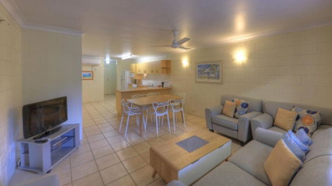 Arcadia Palms 2 - Accommodation Redcliffe 1