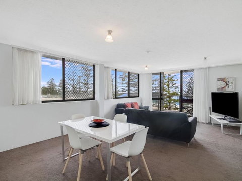 Aries Unit 16 - Accommodation Redcliffe 2