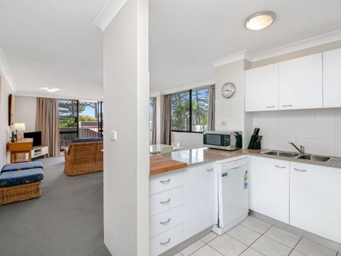 Aries Unit 5 - Accommodation Redcliffe 2