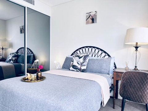Artistic Sunroom In Granville - Accommodation Redcliffe 2