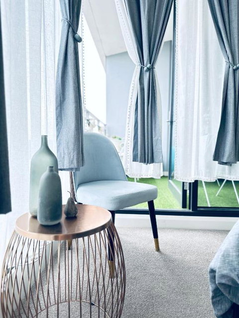Artistic Sunroom In Granville - Accommodation Redcliffe 3