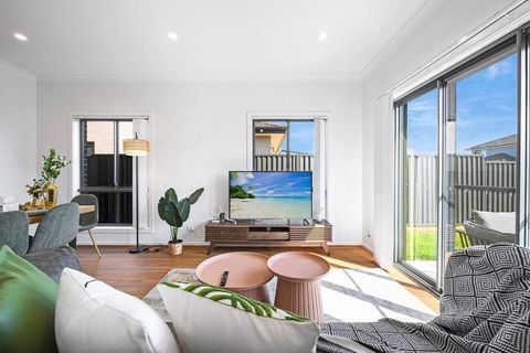 Austral Mordern House 10ppl - Accommodation Redcliffe 0