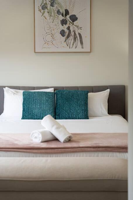 Austral Spacious Large 5 Br Home With Central AC - Accommodation Redcliffe 4