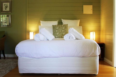 Avalon Private Spa Villa With Beautiful Tree Views - Accommodation Redcliffe 4