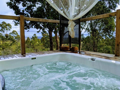 Avalon Private Spa Villa With Beautiful Tree Views - Accommodation Redcliffe 2