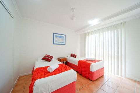 At Beach Court Holiday Villas - Accommodation Redcliffe 3