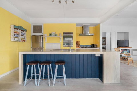 Avalon Vintage Beachside Family Getaway - Accommodation Redcliffe 3