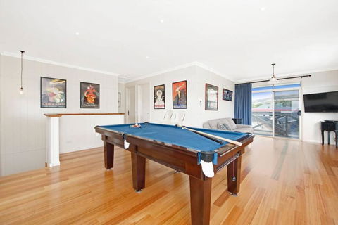 Apollo Bay Oceanview Mountain Retreat, Pet Friendly, EV Station, Fireplace - Accommodation Redcliffe 3