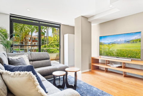 B208S - The Waverton Escape - Accommodation Redcliffe 1