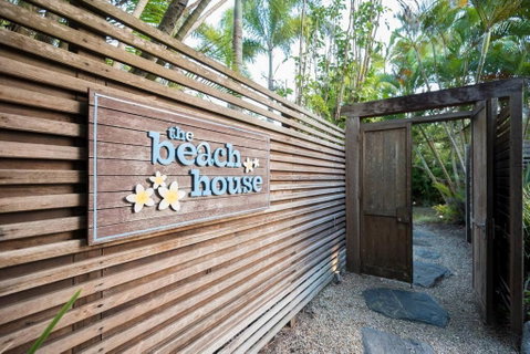 BALA Beach House On ABSOLUTE Beachfront - Accommodation Redcliffe 2