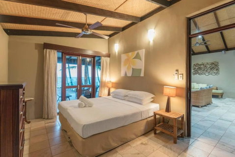 BALA Beach House On ABSOLUTE Beachfront - Accommodation Redcliffe 4