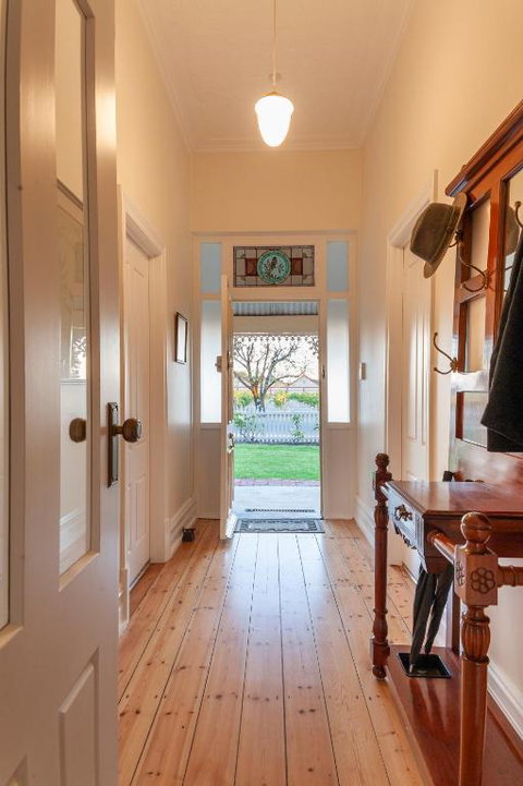 Basedow Haus - Accommodation Redcliffe 2