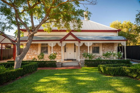 Basedow Haus - Accommodation Redcliffe 0