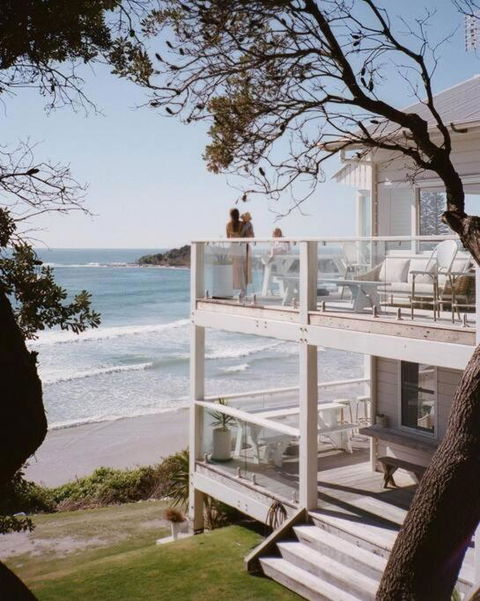 BAY PROPERTIES . Beach House Studio - Accommodation Redcliffe 2