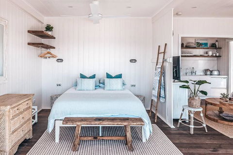 BAY PROPERTIES . Beach House Studio - Accommodation Redcliffe 4