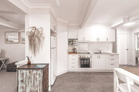 BAY PROPERTIES . Summer Salt On Main - Accommodation Redcliffe 4