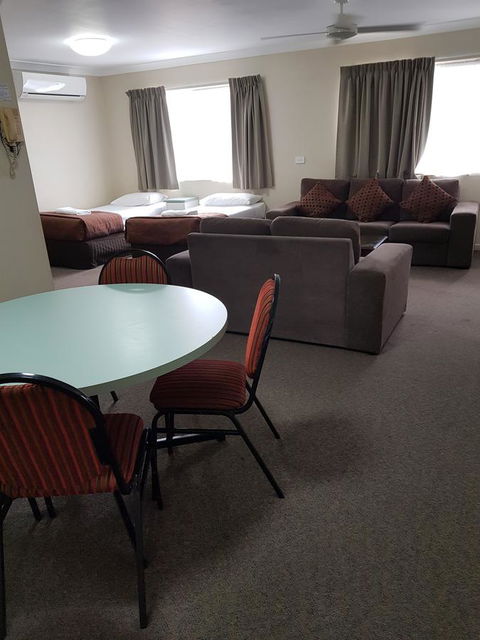 Southport Motel & Apartments - Accommodation Redcliffe 11