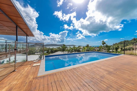 Viewpoint Holiday Home - Cannonvale - Accommodation Redcliffe 0