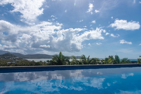 Viewpoint Holiday Home - Cannonvale - Accommodation Redcliffe 1