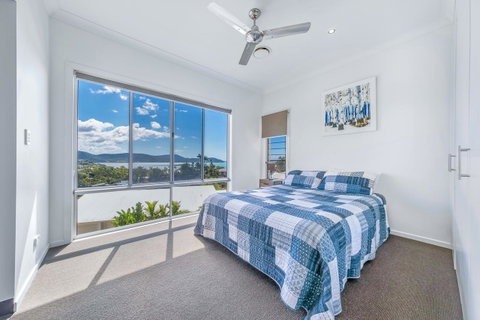 Viewpoint Holiday Home - Cannonvale - Accommodation Redcliffe 9