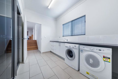 Viewpoint Holiday Home - Cannonvale - Accommodation Redcliffe 16