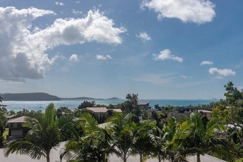 Viewpoint Holiday Home - Cannonvale - Accommodation Redcliffe 17