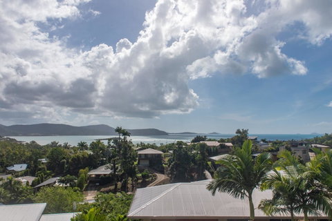 Viewpoint Holiday Home - Cannonvale - Accommodation Redcliffe 18
