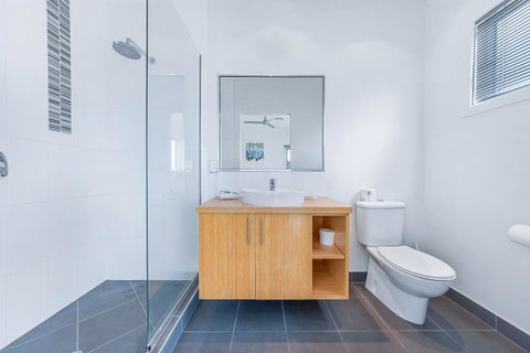 Viewpoint Holiday Home - Cannonvale - Accommodation Redcliffe 15