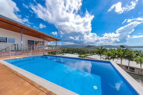 Viewpoint Holiday Home - Cannonvale - Accommodation Redcliffe 2