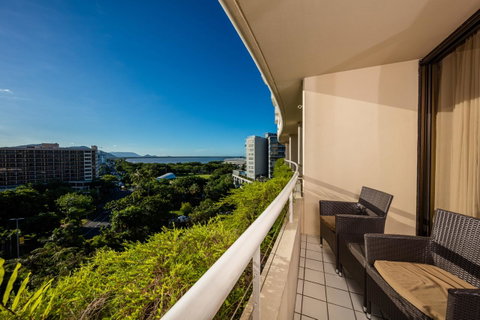 Hilton Cairns - Accommodation Redcliffe 27