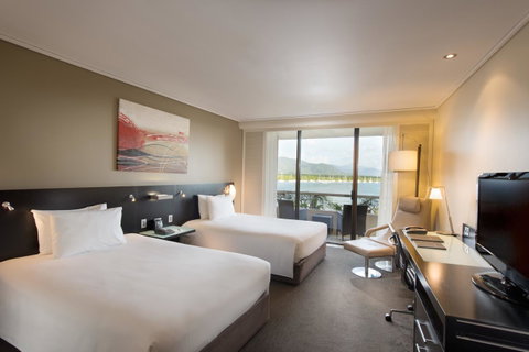 Hilton Cairns - Accommodation Redcliffe 1