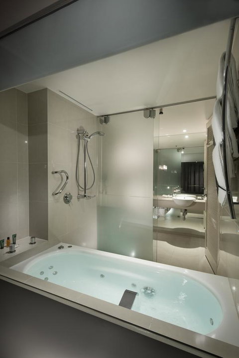 Hilton Cairns - Accommodation Redcliffe 4