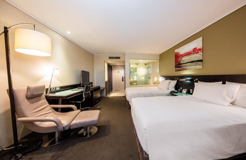 Hilton Cairns - Accommodation Redcliffe 11