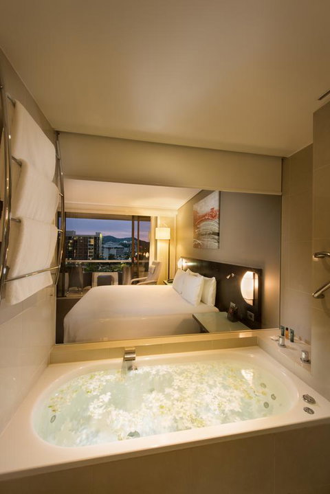 Hilton Cairns - Accommodation Redcliffe 22