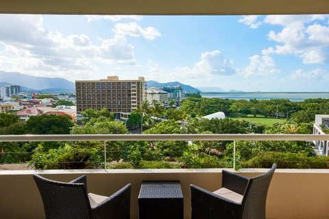 Hilton Cairns - Accommodation Redcliffe 12