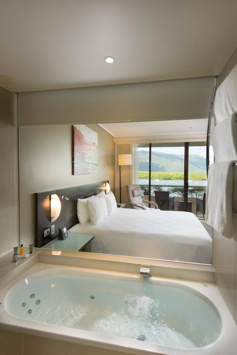 Hilton Cairns - Accommodation Redcliffe 2