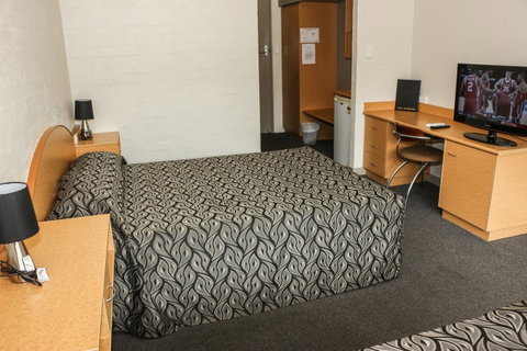 Salisbury Hotel Motel - Accommodation Redcliffe 9