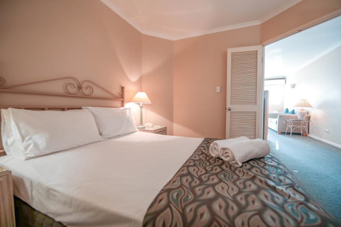 Il Palazzo Holiday Apartments - Accommodation Redcliffe 2