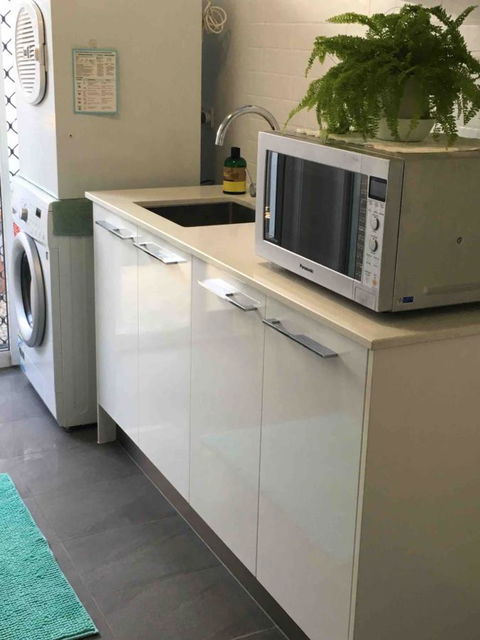 Modern Beach Villa - Accommodation Redcliffe 9