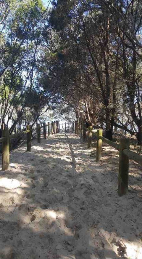 Modern Beach Villa - Accommodation Redcliffe 16