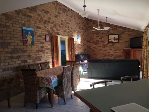 The Woorim Beach House - Accommodation Redcliffe 2