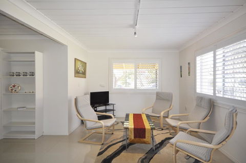 Ocean Wave - Accommodation Redcliffe 10